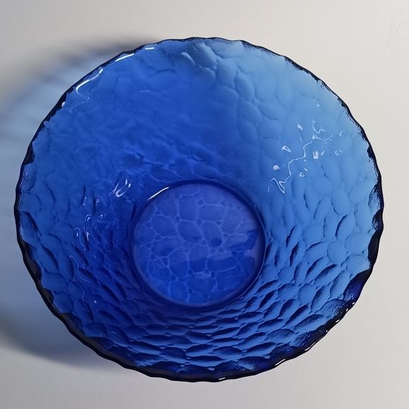 Arcoroc France Sapphire Blue Glass Bowl, Hammered Look, Arcoroc Vercors - Picture 2 of 7
